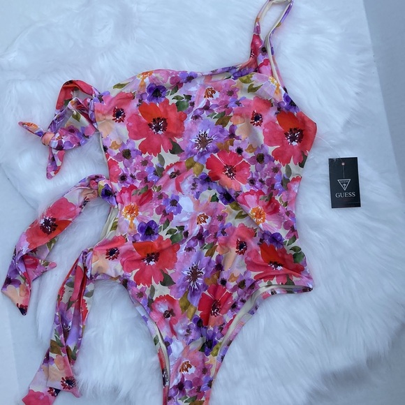 New GUESS Full swimsuit with floral print SZ L - Picture 1 of 10